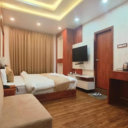 V Square Airport Hotel ลัคเนา ภายนอก รูปภาพ